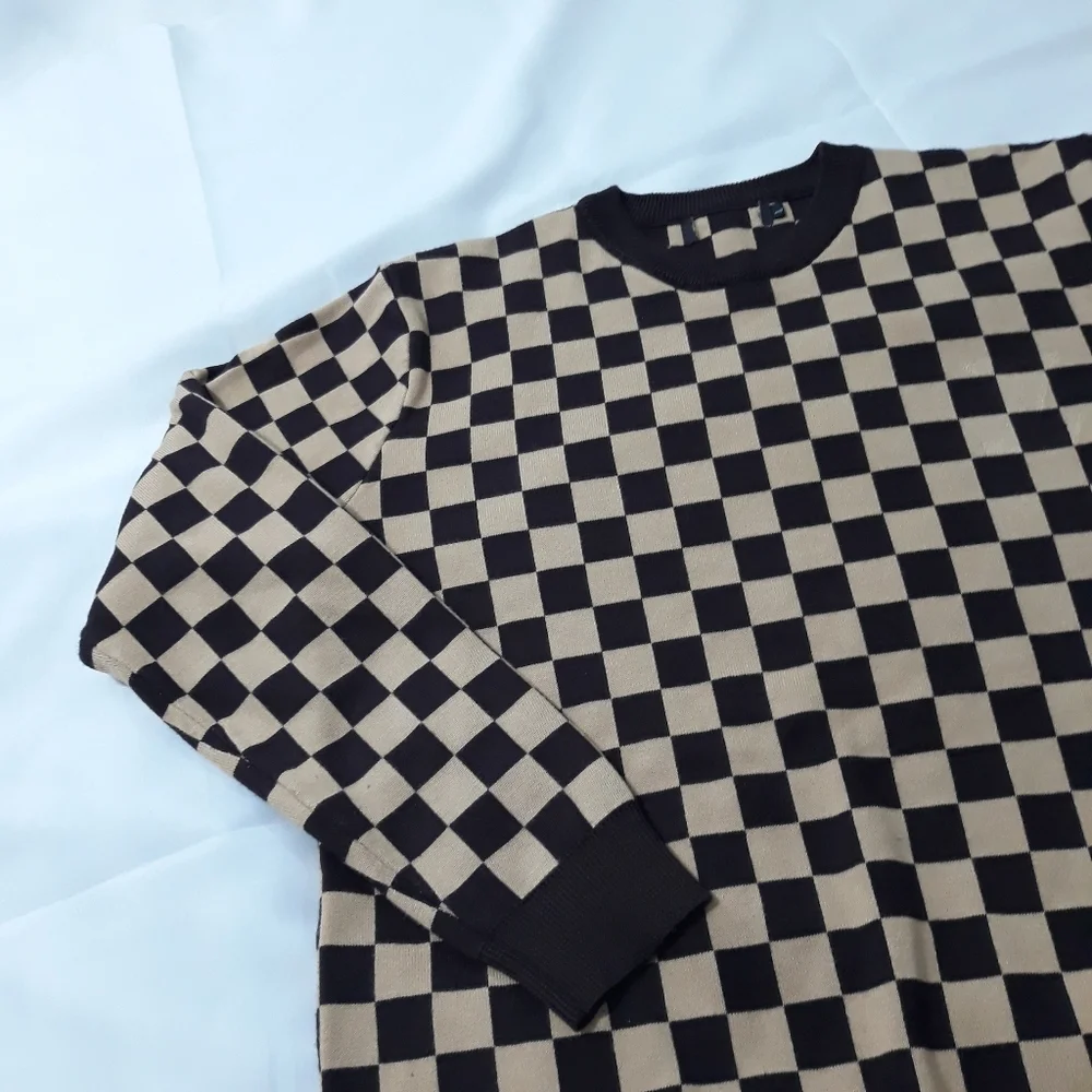 Checkered Brown and Tan Unisex Sweater Size Large Fully lined Soft Material
